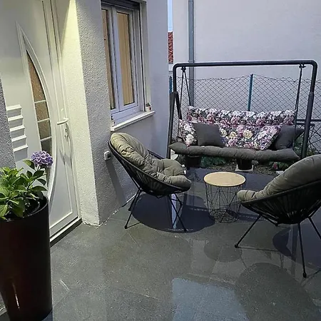 Easy Apartment *